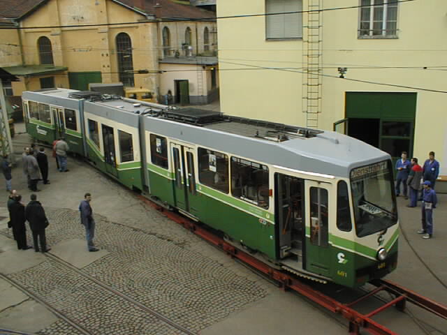 Der frisch verlängerte TW 601 trifft am 09.03.1999 wieder in Graz ein