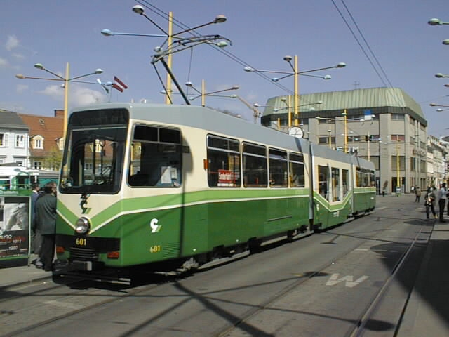 Am 06.04.1999 wird der verlängerte TW 601 erstmals präsentiert